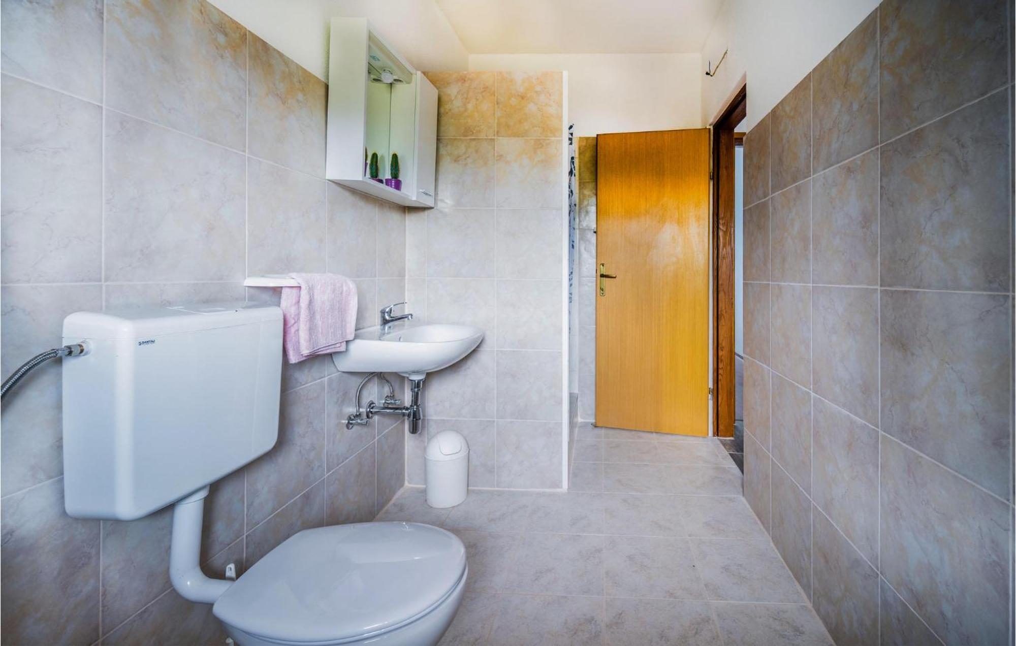 Amazing Apartment In Krnica With Kitchen Buitenkant foto